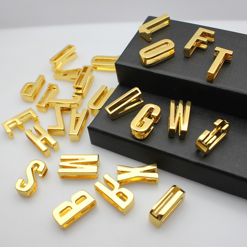 Embroidery Charm - Lote de 13 piezas de letras